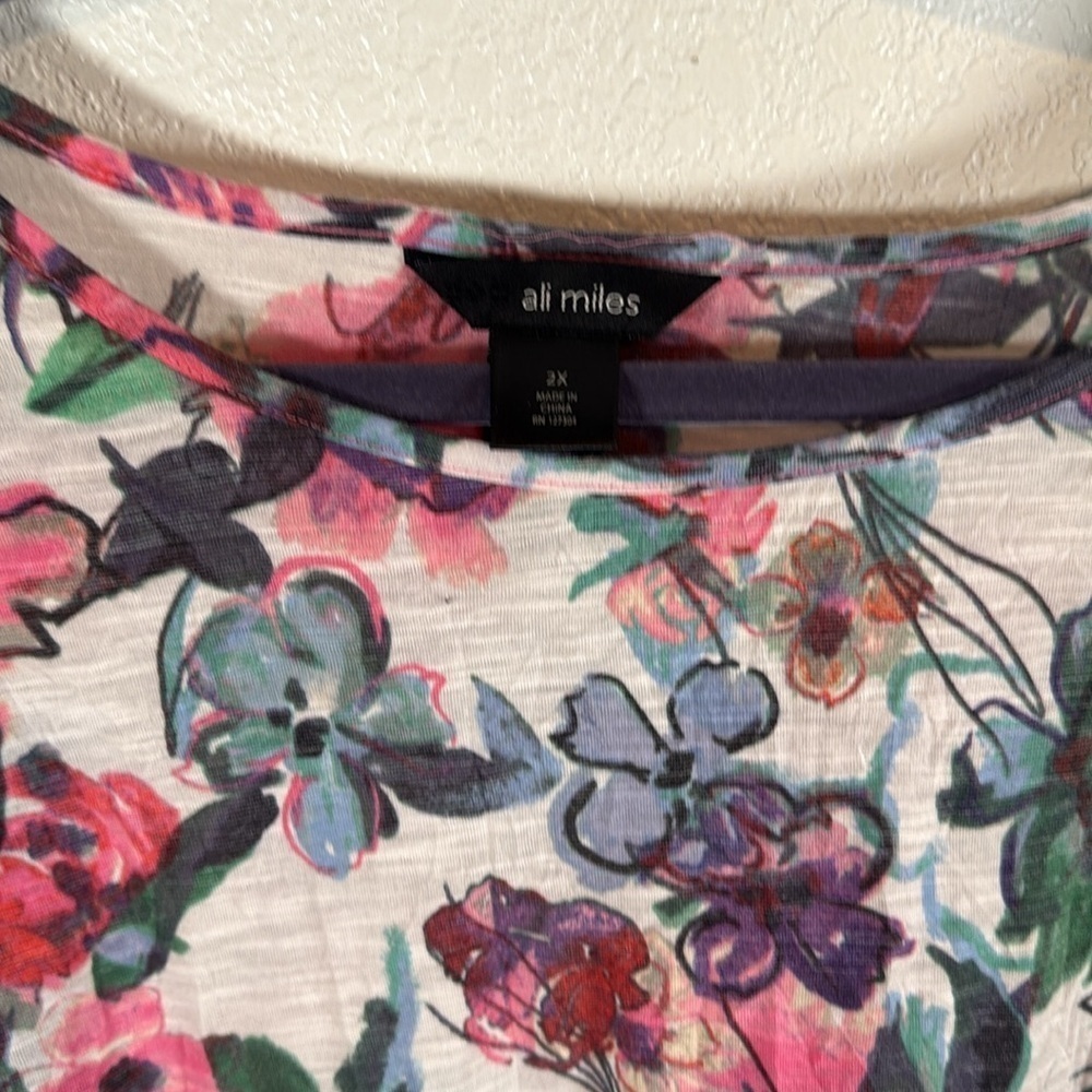 Ali Miles Multi Color Sketch Floral Side Tie 3/4 Sleeved Tee Size 2X - Picture 3 of 7